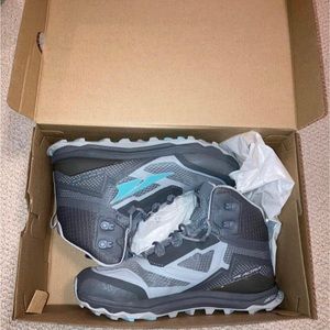 ALTRA LONE PEAK ALL-WTHR MID HIKING BOOTS 
size women’s 8